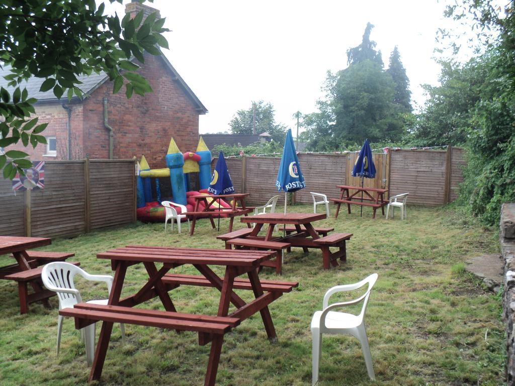 Ostler Inn Uffculme Exterior photo